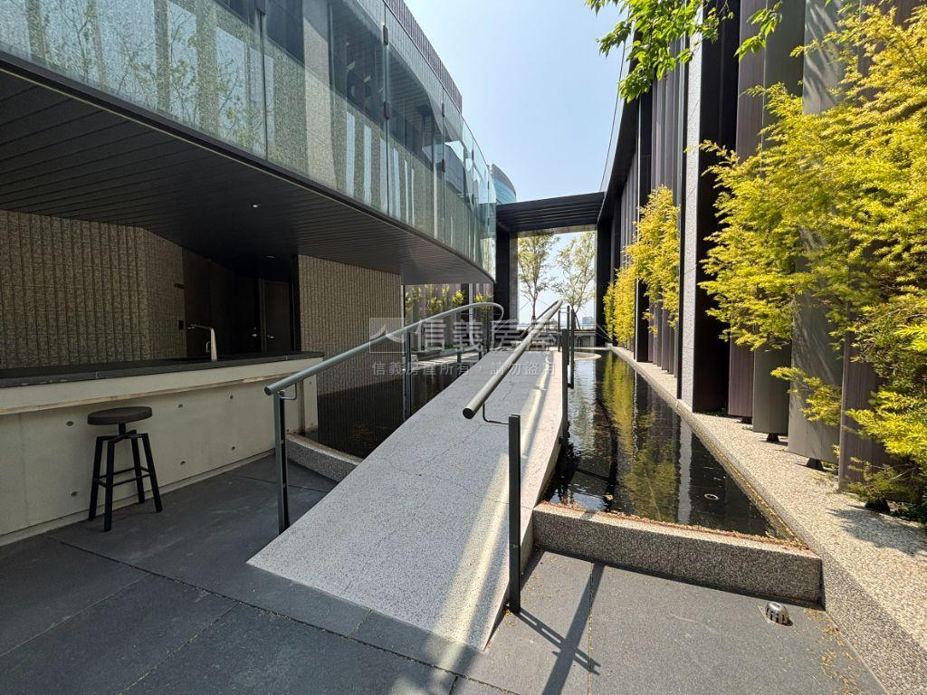 社區步道、建築外觀與植栽